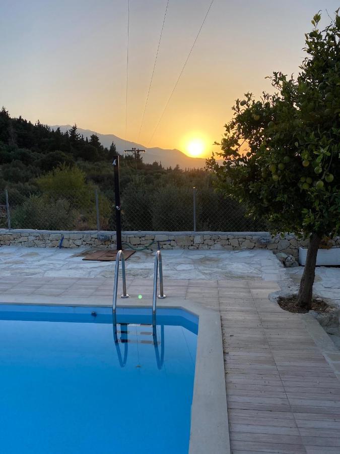 Old Stone Villa In Apokoronas Villa Nostalgia Kreta Fílippos Exterior photo